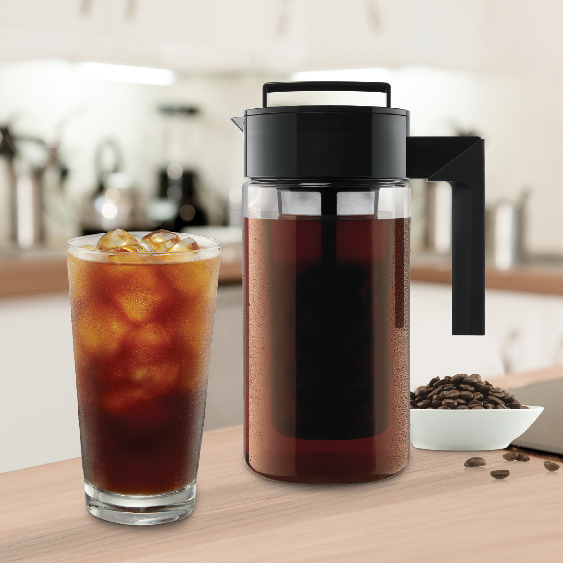 cold-brew-coffee-maker-w4 10310-ColdBrewCoffeeMaker-1qt-lifestyle2.png
