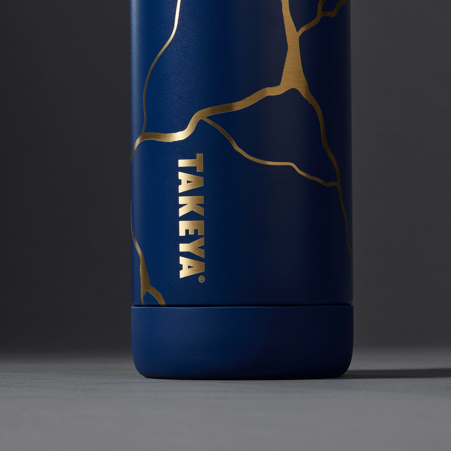 kintsugi-water-bottle-with-spout-lid-u6 51390-TK_HO25_Kintsugi_Takeya9241_Crop.png