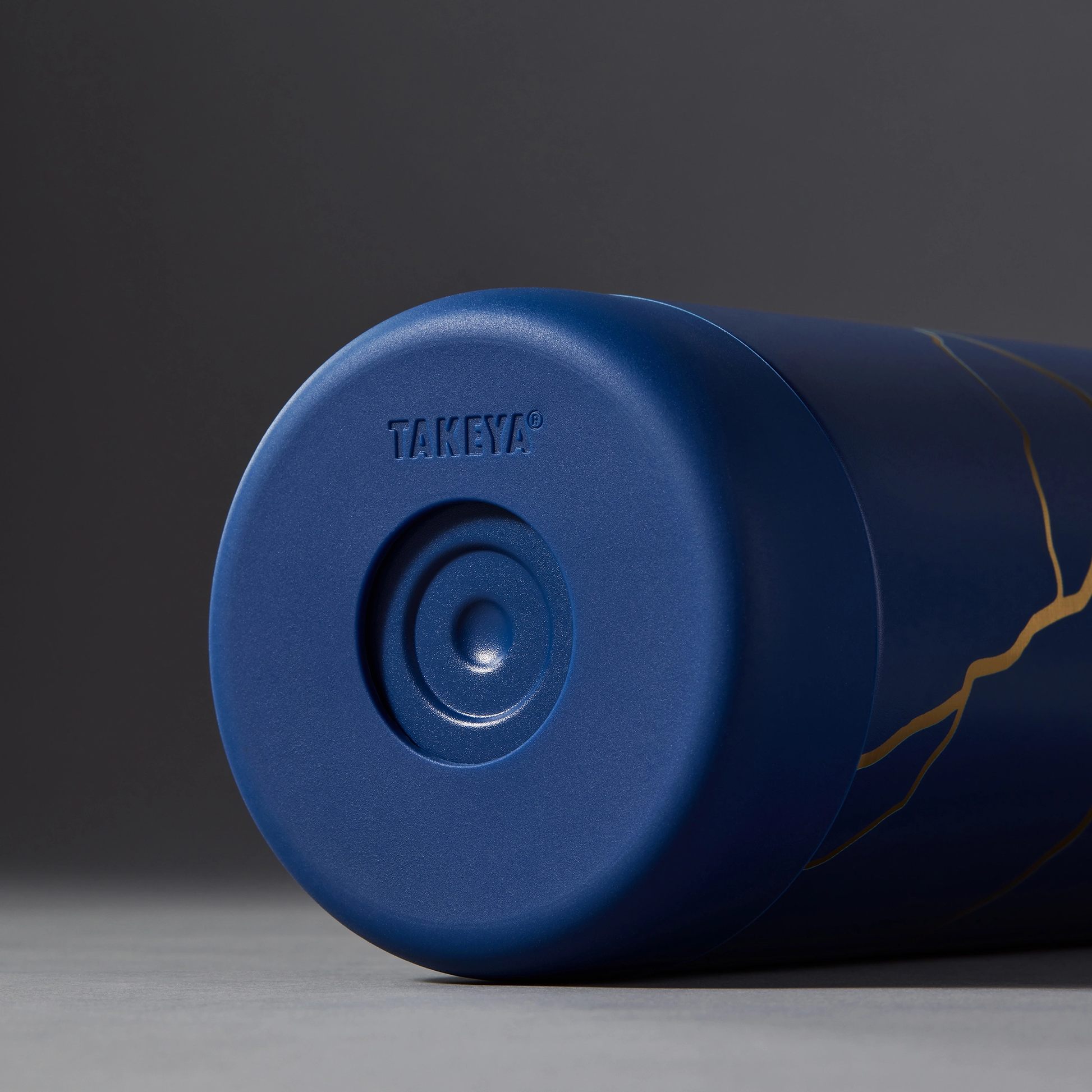 kintsugi-water-bottle-with-spout-lid-u6 51390-TK_HO25_Kintsugi_Takeya9249.png