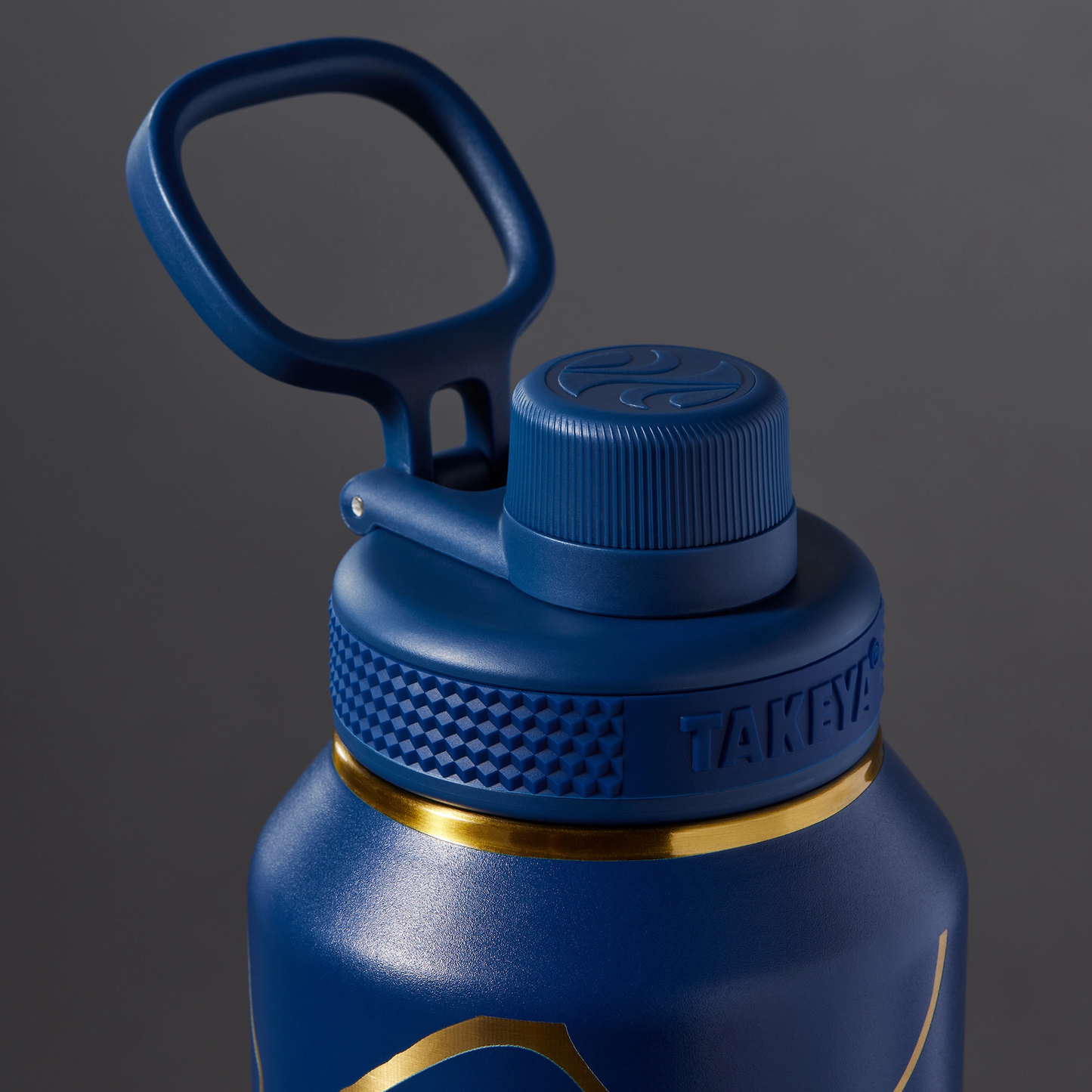 kintsugi-water-bottle-with-spout-lid-u6 51390-TK_HO25_Kintsugi_Takeya9266.png